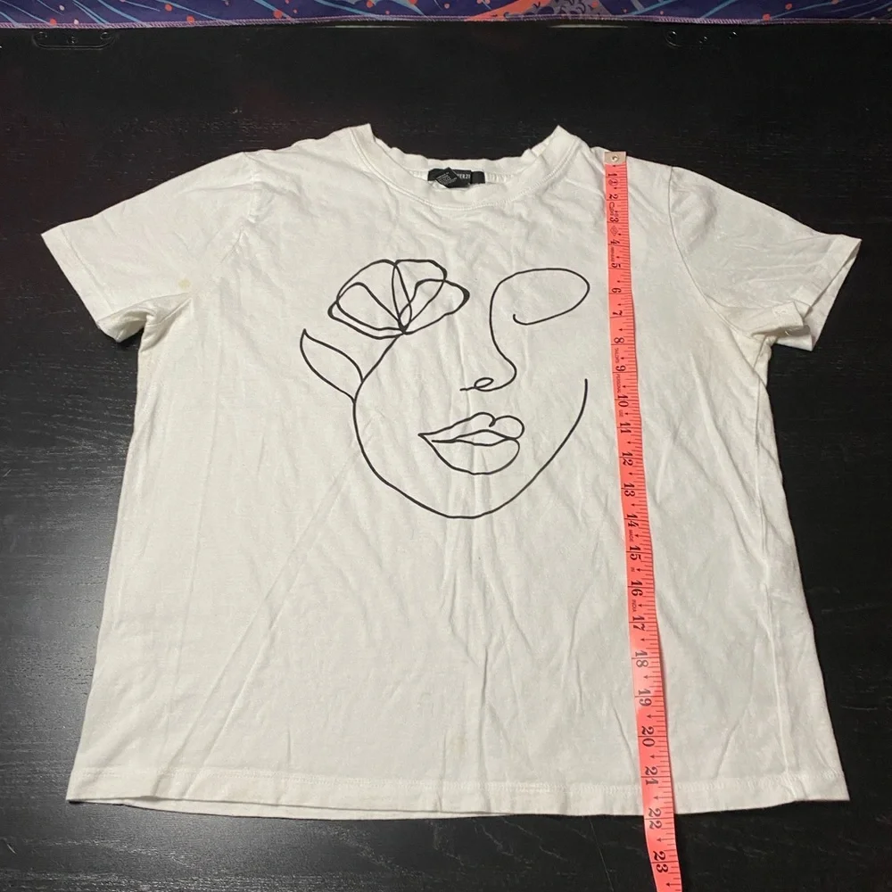 Forever 21 White Crew Neck Graphic Tee - Single Line Face - Picture 6 of 7